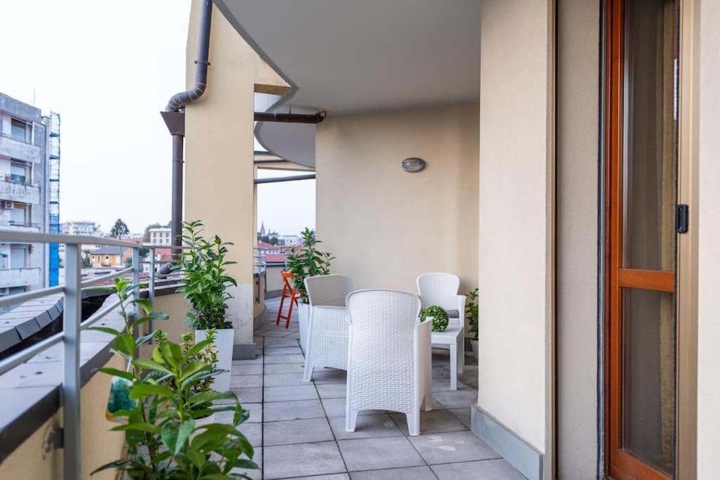 Apartamento Attico Vicino Milano, Mxp, Rho Fiera Busto Arsizio Exterior foto