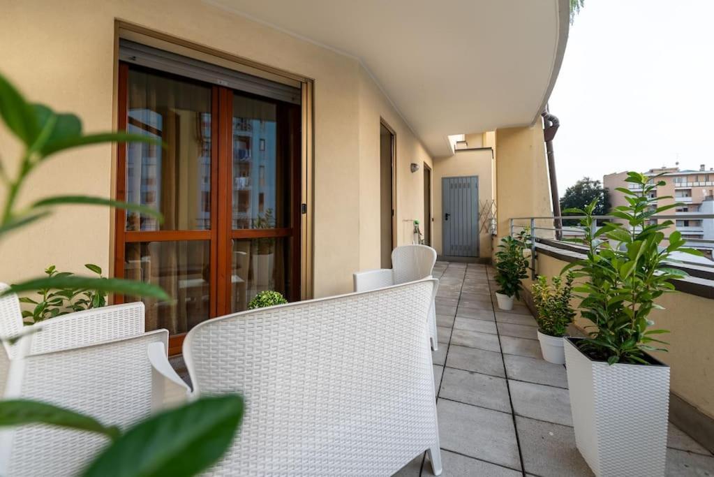Apartamento Attico Vicino Milano, Mxp, Rho Fiera Busto Arsizio Exterior foto